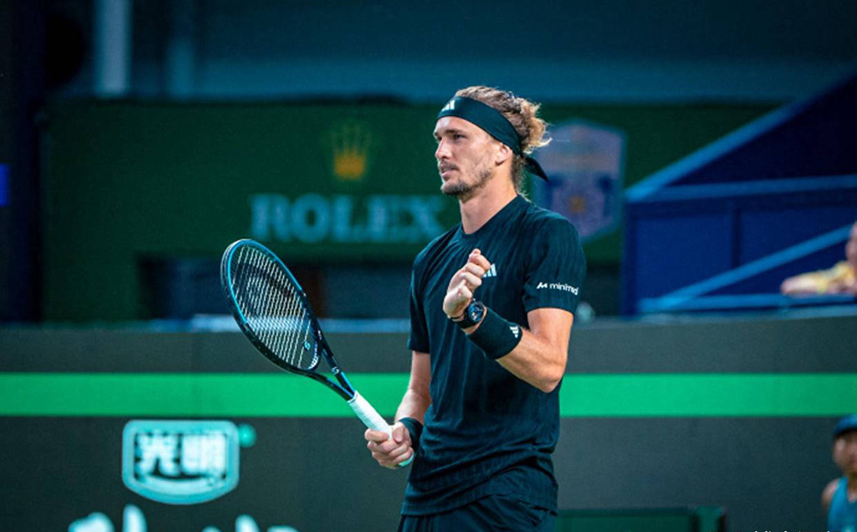 戴维斯杯险胜温网，兹维列夫统治全场