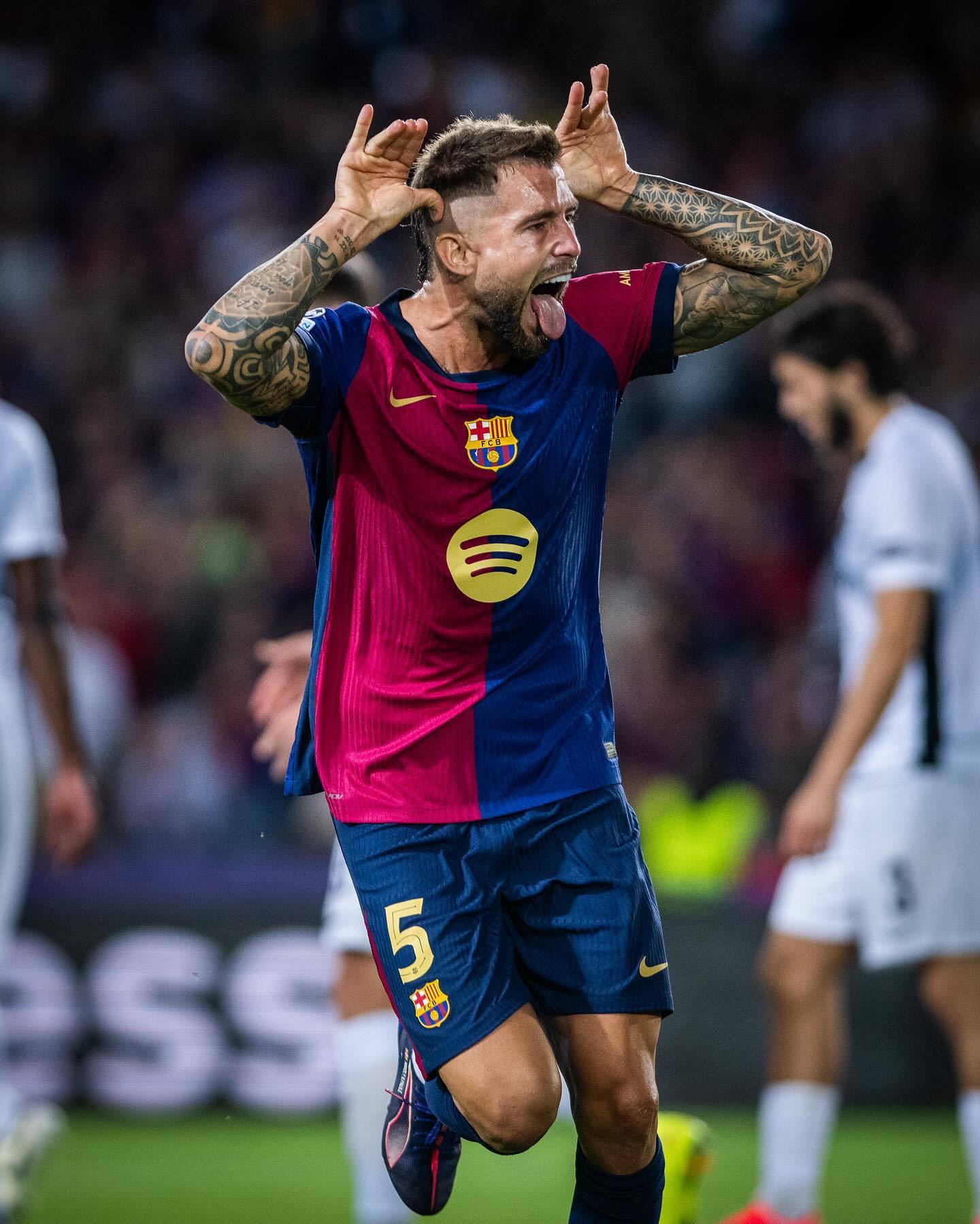 乌拉圭轻取那不勒斯，莱万惊艳四座