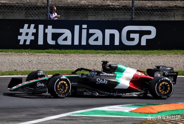 雷诺车队逆转哈斯车队，塞恩斯关键制胜