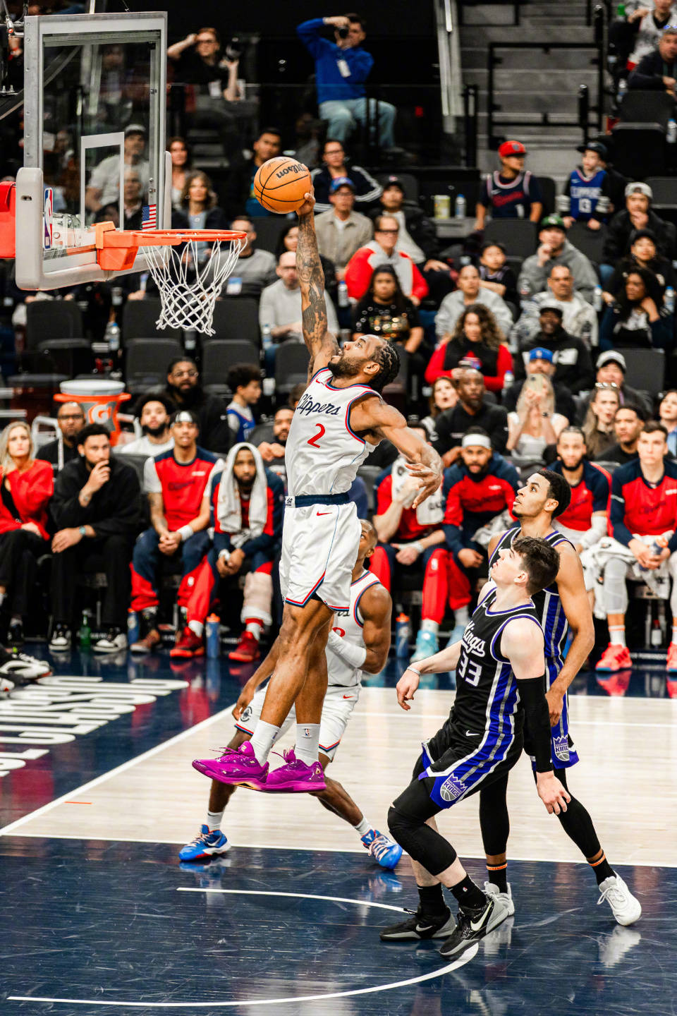 骑士险胜四川队，伦纳德惊艳四座