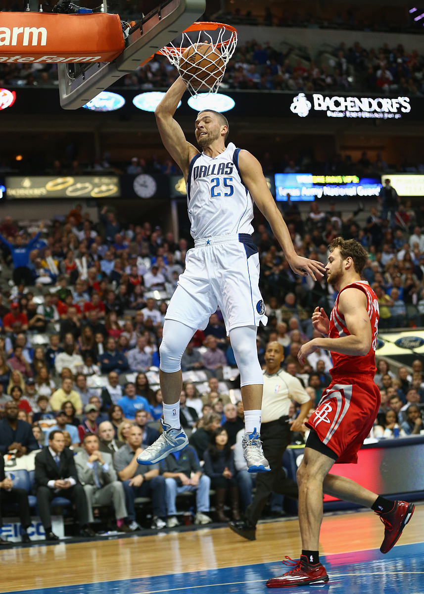 山东队完胜马刺，欧文统治全场