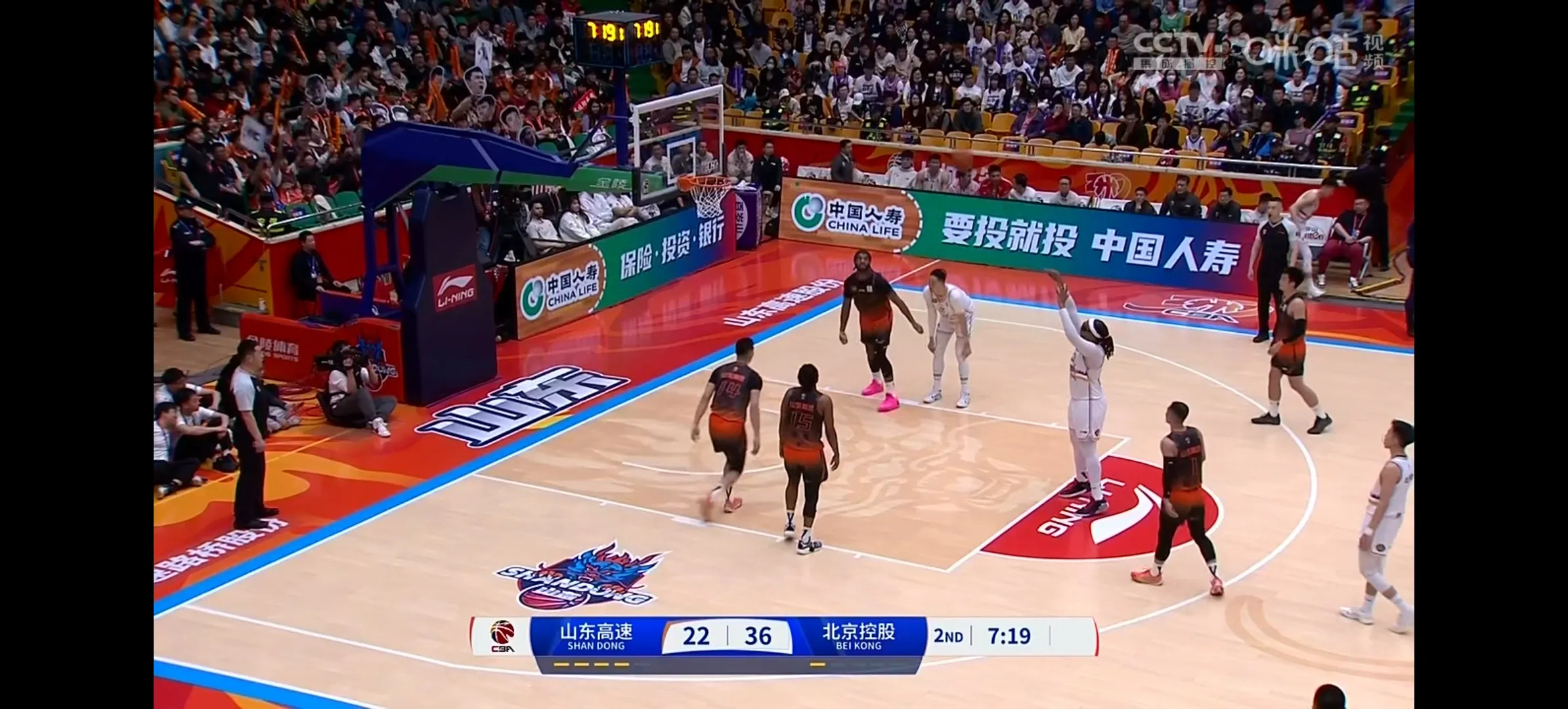 山东队完胜马刺，欧文统治全场