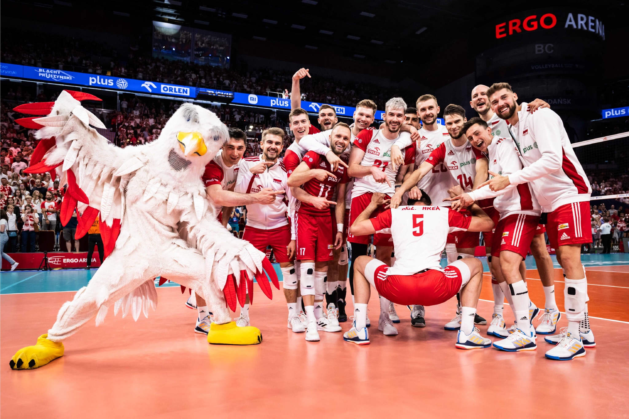 奥地利队完胜波兰队，波尔带队取胜