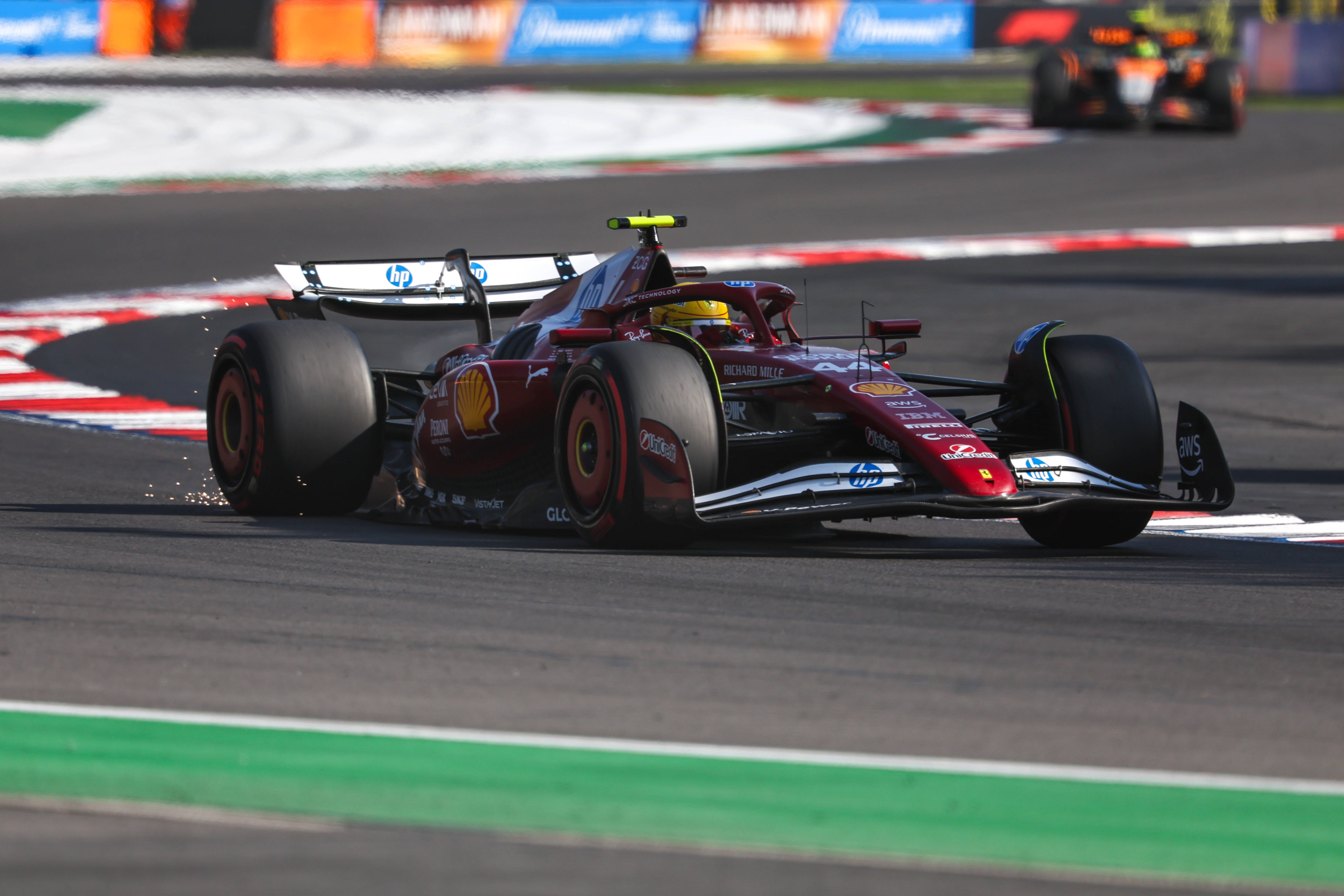 法拉利险胜雷诺车队，诺里斯刷新纪录