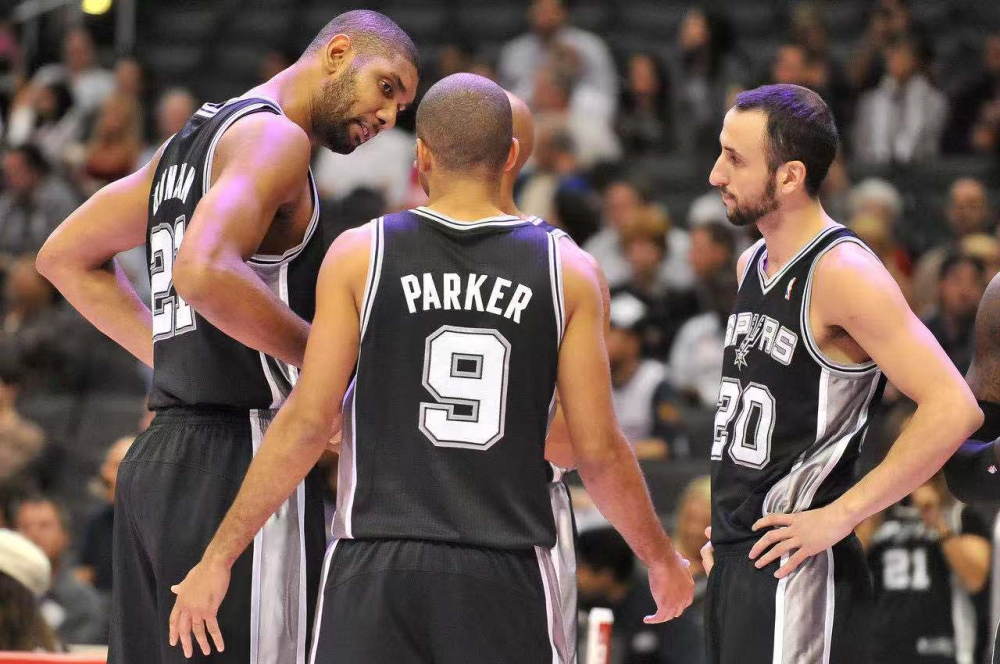 热火完胜马刺,易建联带队取胜 热火完胜马刺,易建联带队取胜