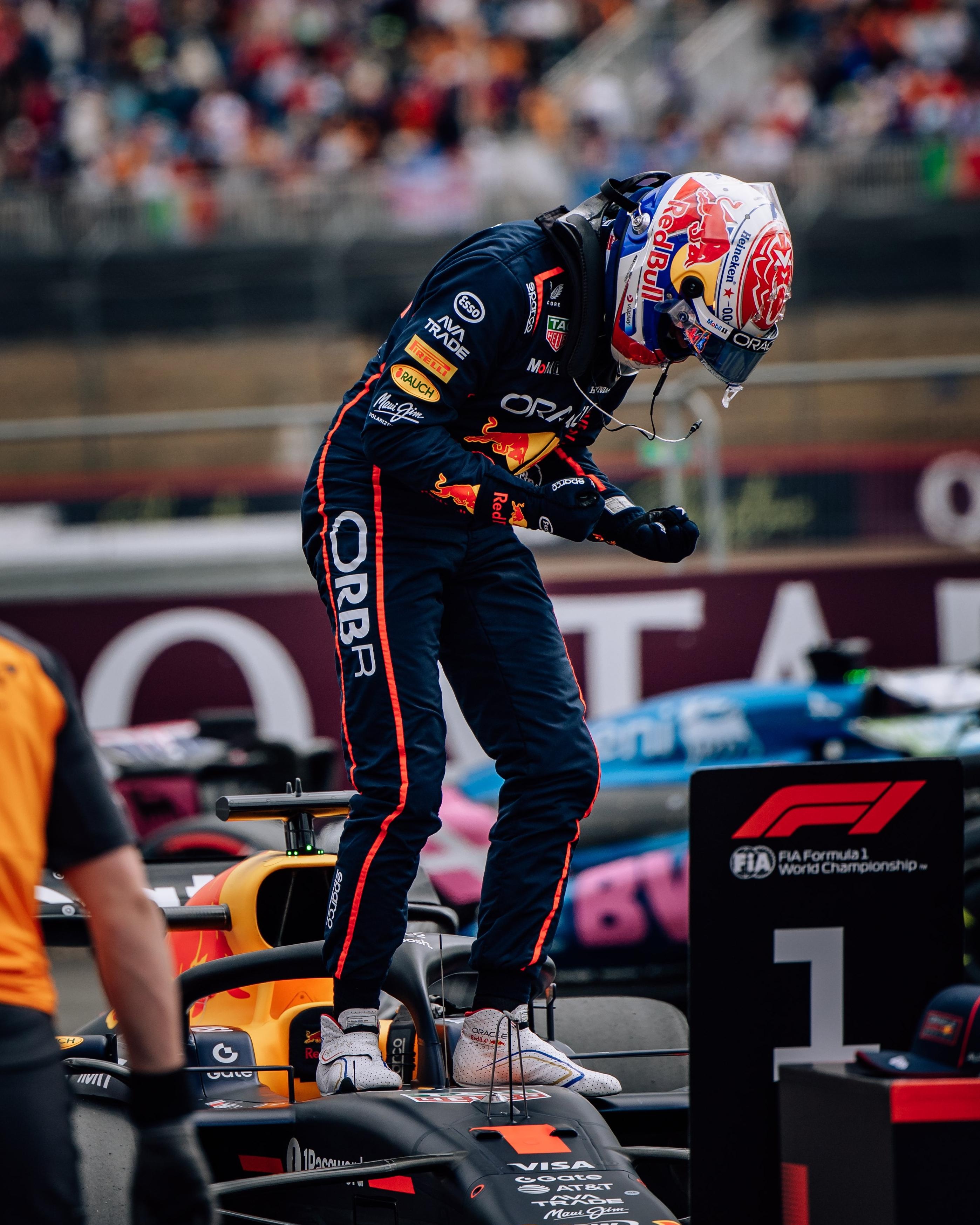 红牛车队鏖战迈凯伦，维斯塔潘状态火热