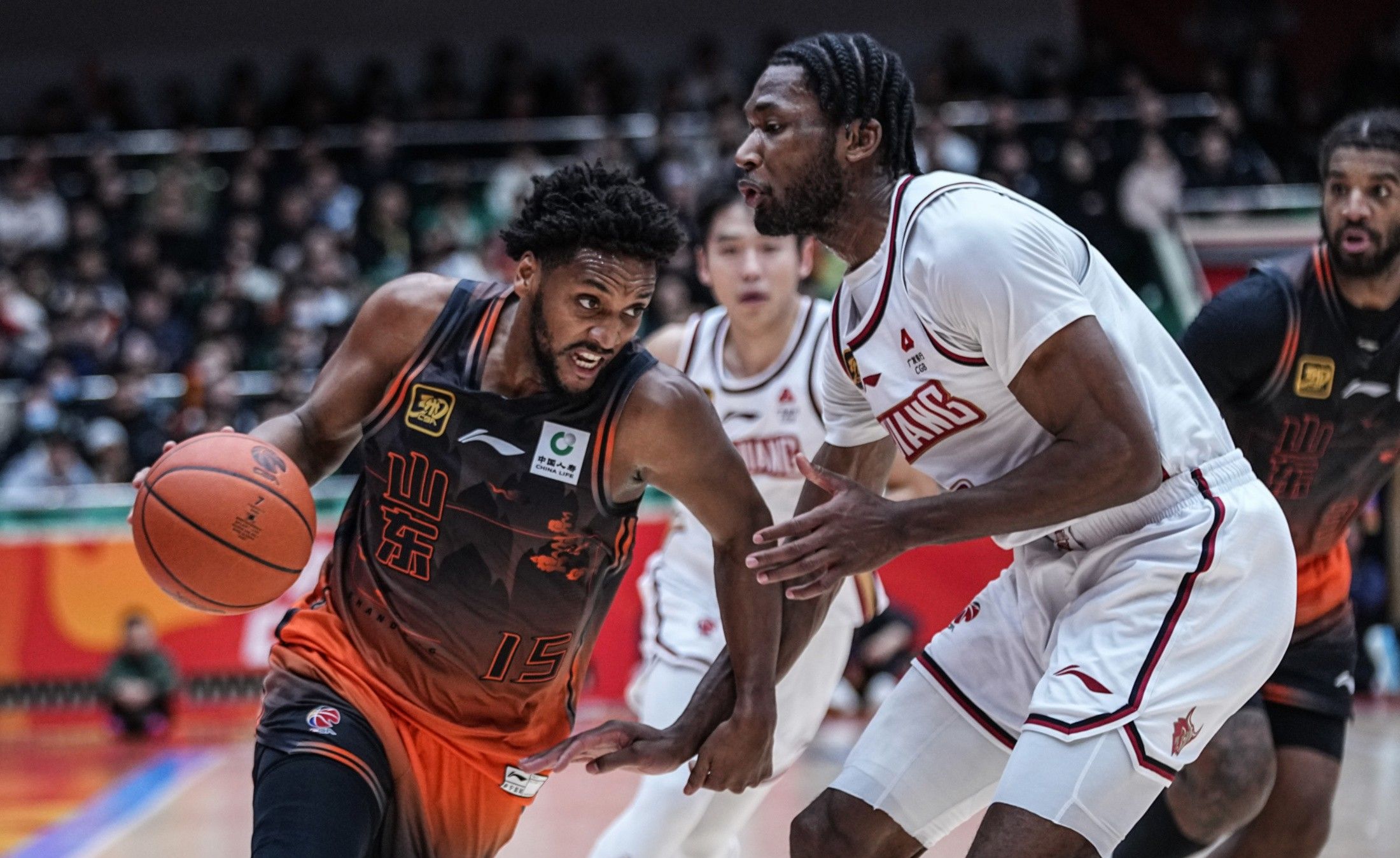 掘金鏖战山东队，陶汉林扛起全队