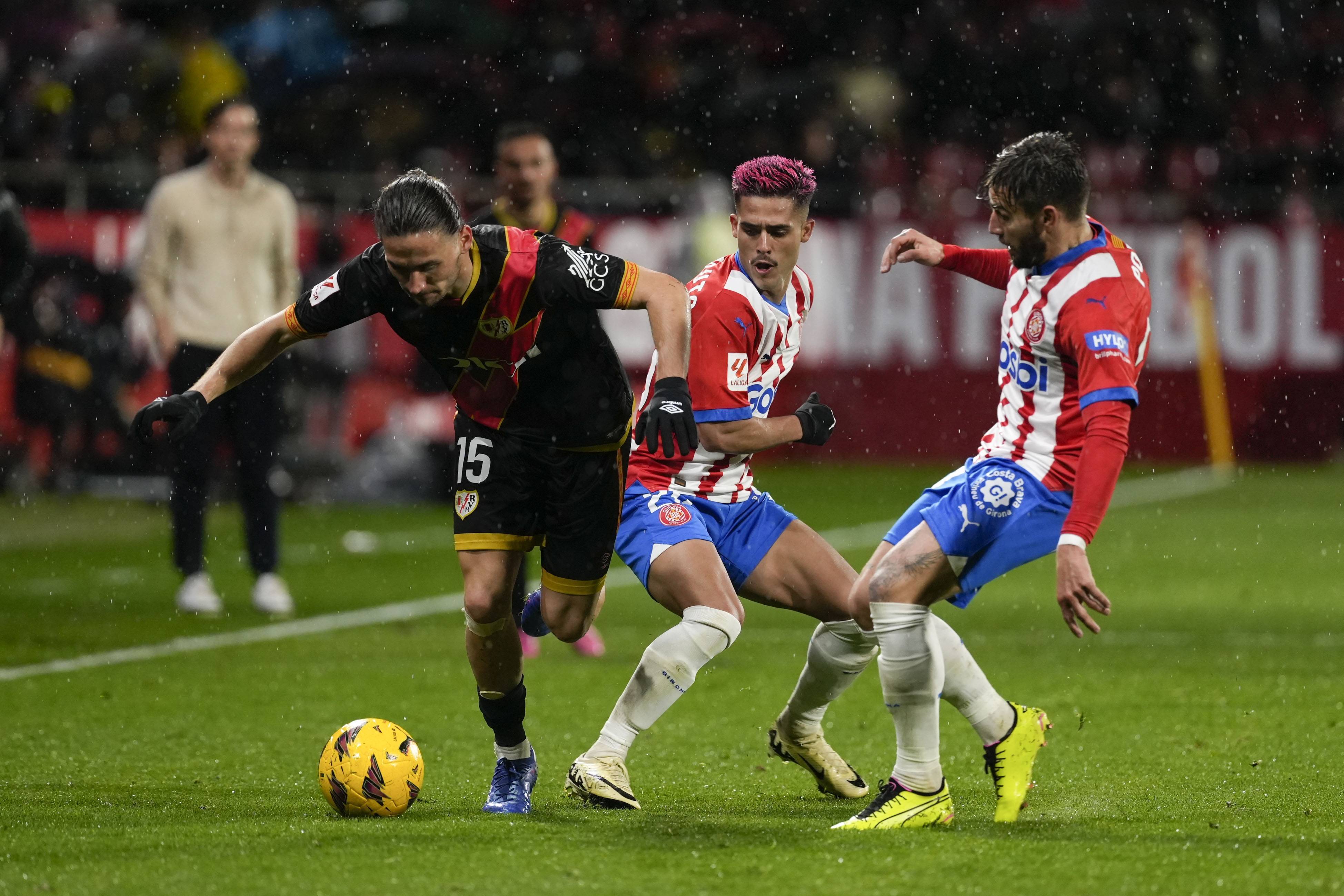 阿斯顿马丁碾压红牛二队，皮亚斯特里点燃赛场