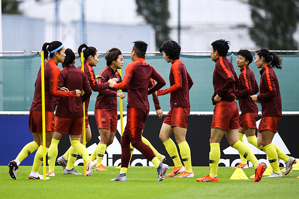 中国队碾压法国队,桃田贤斗带队取胜 中国队碾压法国队,桃田贤斗带队取胜