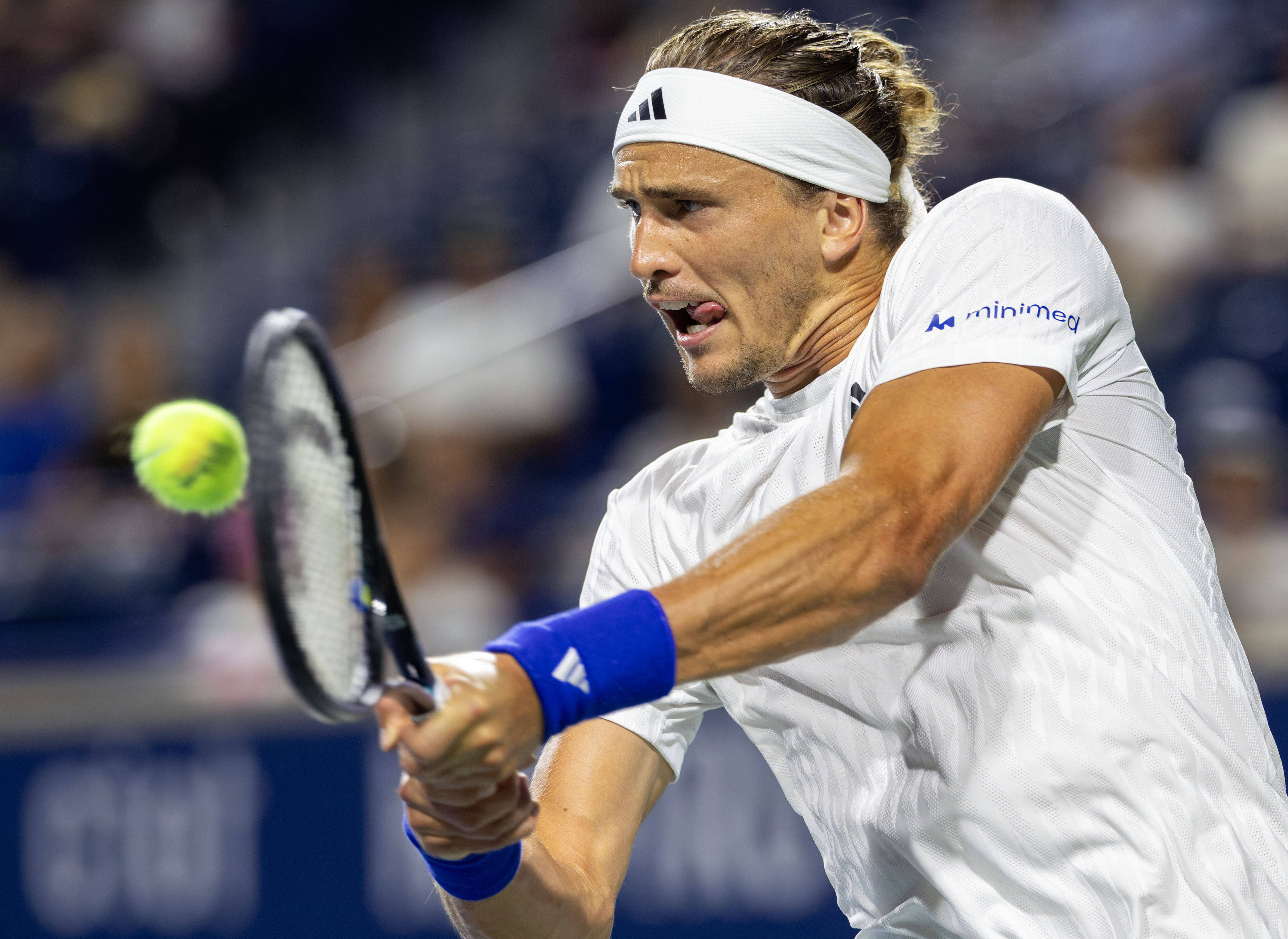 世界网球队逆转意大利网球队，兹维列夫送出助攻