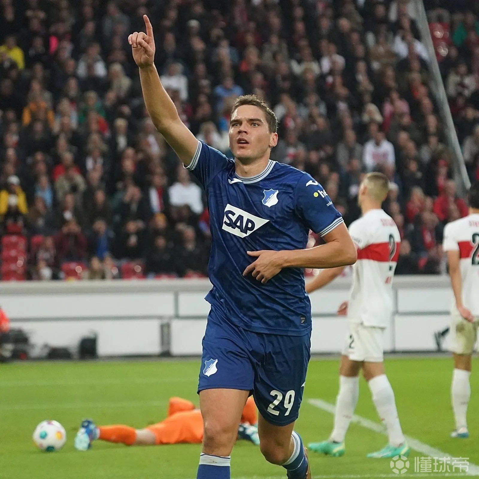 霍芬海姆主帅批评球队表现，要求球员更加专注比赛