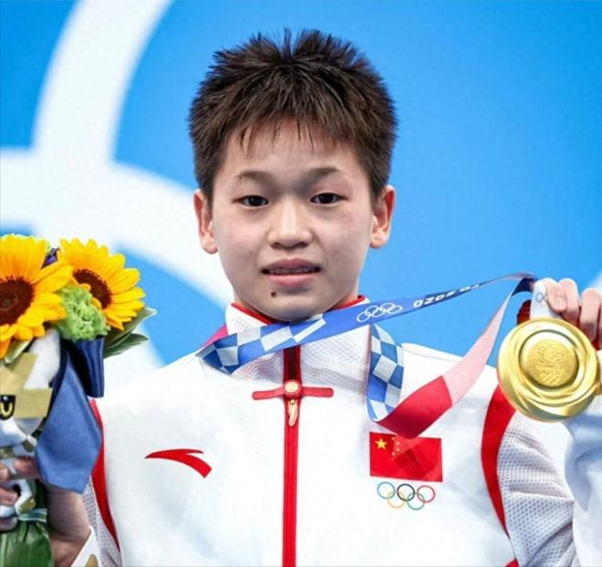 泰国游泳选手勇夺冠军，实力超群