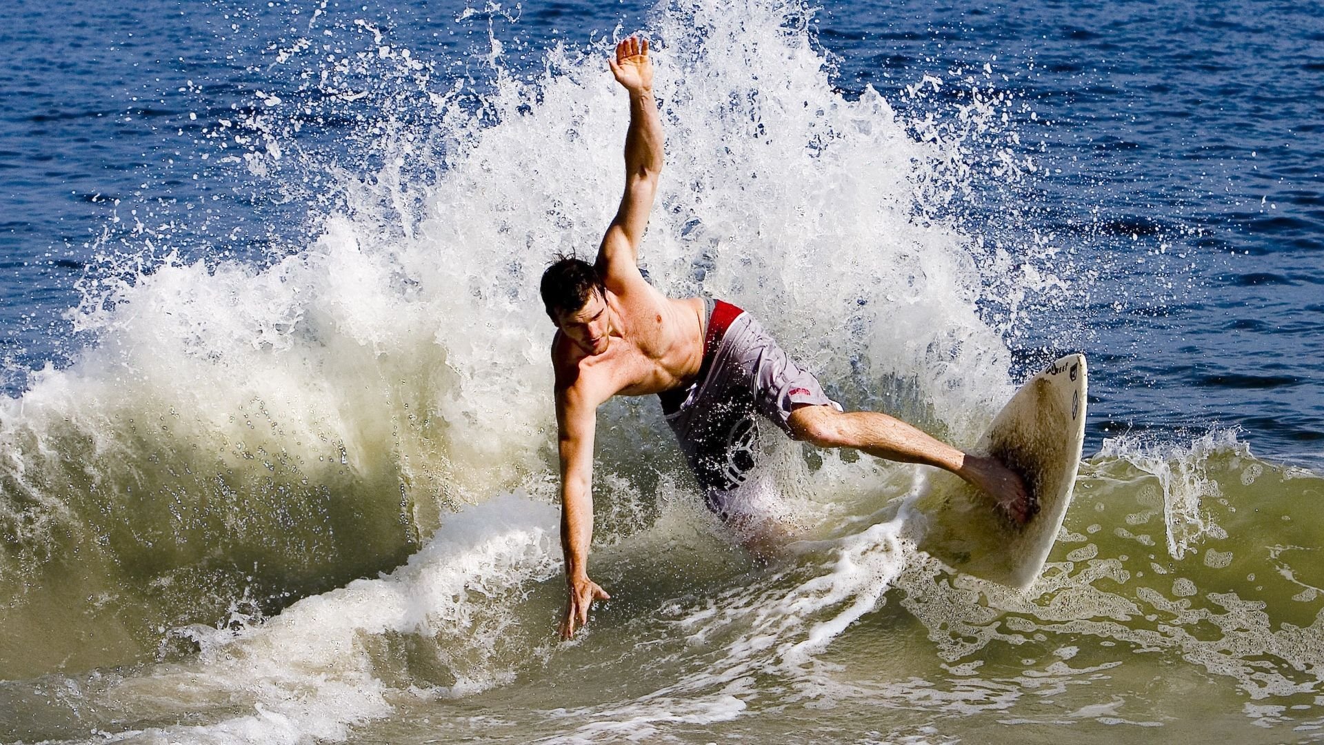 乔治封神夜，当唯一性在总决赛的刀锋上起舞