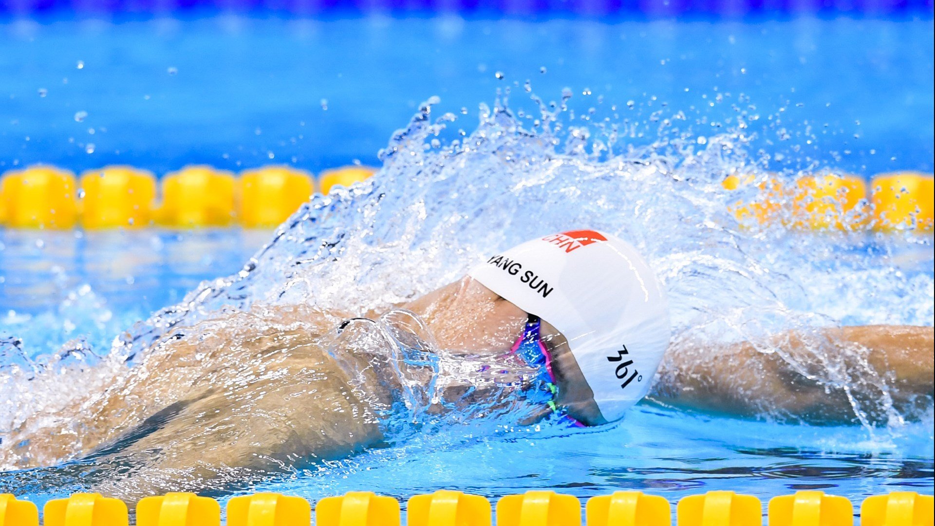 当瑞士军刀切开巴萨防线，C罗用满分回应时代，足球世界没有唯一剧本